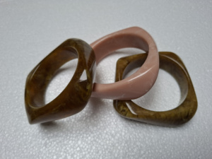 Nouvelle collection 2026 : Ensemble de bracelets en résine colorée, style minimaliste, empilables et géométriques - Product Image 3