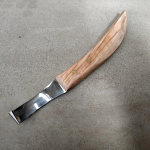 Cuchillo para pezuñas con mango de madera para mano derecha o izquierda, herramientas de herrador, herramientas para recortar pezuñas y reparar herraduras - Product Image 5