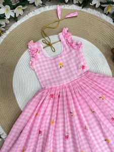 Robe de fête légère pour enfants avec un motif élégant - Product Image 2