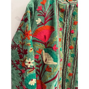 Veste à col mandarin verte pour femme, style ethnique, broderie florale faite à la main, manches longues, style printemps, tissu en velours - Product Image 2