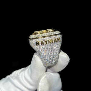 Anillo de Diamantes Moissanite Personalizado con Letra, en Plata de Ley 925 con Acabado en Dos Tonos, Joyería Hip Hop - Product Image 4