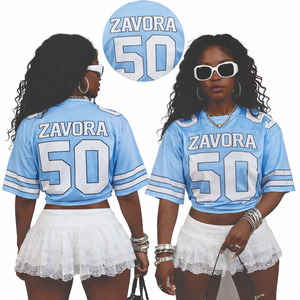 Camiseta deportiva corta de malla con cuello en V para mujer, estilo jersey de fútbol americano, ropa urbana, con logo personalizado, azul. - Product Image 1