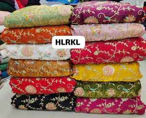 Tissu crêpe naturel HONEY LACE de haute qualité, non tissé, tricoté chaîne, poids moyen, polyester/nylon/métallique, avec motifs floraux/perles, pour mariage - Product Image 1