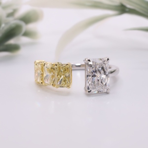 Anillo Abierto de Doble Tono con Cristal de Diamante Cultivado en Laboratorio Blanco y Amarillo de Corte Radiante Único, Joyería Fina con Diseño de Racimo - Product Image 1