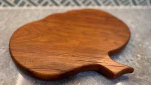 Planche à découper en bois en forme de citrouille avec décoration de main squelette et araignée, bloc de découpe de cuisine rond antidérapant - Product Image 4