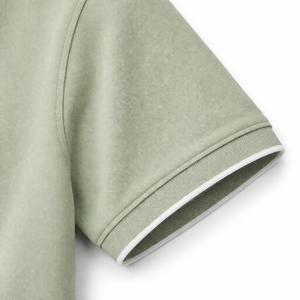 Polo personnalisé pour homme en coton piqué vert avec bordure contrastée sur le col et les poignets, fabricant OEM ODM, marque privée, polo pour homme - Product Image 5