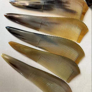 Peigne en corne naturelle de bœuf fait à la main Tayyab Handicrafts Peignes de haute qualité - Product Image 6