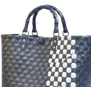 Sacs et sacs à main faits à la main en plastique tressé, prix de gros direct usine, pour femmes, pour les trajets quotidiens et les voyages. - Product Image 4
