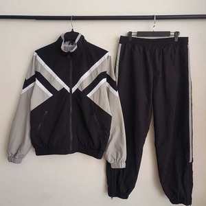 Conjunto de Dos Piezas para Hombre, Chaqueta Cortavientos Transpirable de Alta Calidad Estilo Urbano Vintage, Pantalones Cortos Impermeables con Logotipo Personalizado, Nuevo Diseño de Verano - Product Image 1