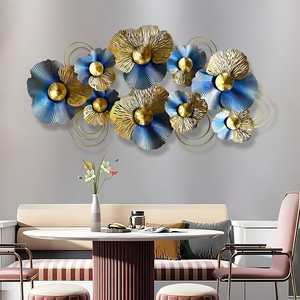 Décoration murale en métal 3D surdimensionnée en forme de fleur avec pétales texturés superposés et design floral dimensionnel pour salon, chambre et entrée - Product Image 2