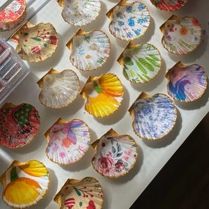 Bandeja Decorativa de Concha de Vieira Natural, Plato de Conchas Hecho a Mano, Decoración Artesanal de Estilo Costero - Product Image 1