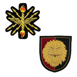 Insignias Bordadas a Mano para Blazer con Diseño Personalizado de Alambre Metálico y Pin de Seguridad - Product Image 5
