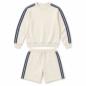 Tenues légères et confortables pour hommes actifs, ensemble sweat-shirt et short conçu pour un confort respirant et un style décontracté. - Product Image 1