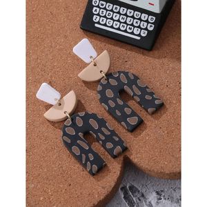 Pendientes de Resina Ligeros Hechos a Mano con Acabado Liso, Diseño Moderno, Calidad Duradera, Joyería de Moda, Accesorios de Cristal RR - Product Image 3