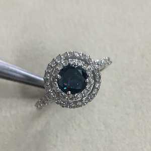 Anillo de Compromiso y Boda con Diamante Natural Blanco y Azul de Corte Redondo de 1.26 Ct para Mujer, Plata de Ley 925, Venta al Por Mayor - Product Image 1