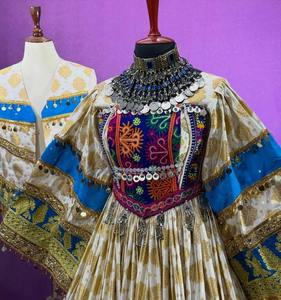 Vestido corto tradicional afgano Kuchi con intrincados bordados de seda multicolor y patrones tribales geométricos - Product Image 4