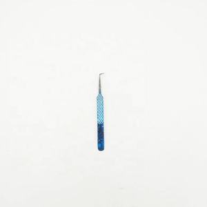 Pince à épiler pour extensions de cils en acier inoxydable, revêtement papier bleu et pointe plasma noire, angle 90 degrés / Emballage en boîte carton - Product Image 6
