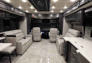 Caravane de luxe tout confort R-a-m-b-l-e-r A-r-m-a-d-a- 4-0-M pour les vacances - Product Image 4