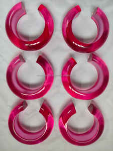 Brazalete Abierto de Resina Rosa Intenso Hecho a Mano, Brazalete Ancho Tipo Torque, Joyería de Moda para Mujeres Modernas - Product Image 5