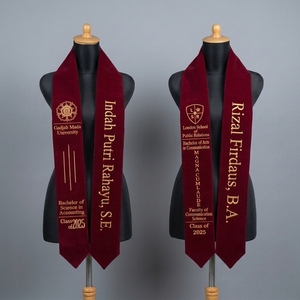 Écharpe de remise de diplôme personnalisée, écharpe de félicitations brodée en satin de polyester pour les cérémonies de lycée et d'université - Product Image 3