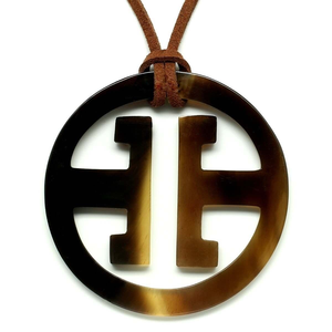 Collier artisanal en corne naturelle polie, écologique, élégant, bijou d'amour sculpté en corne de buffle - Product Image 4