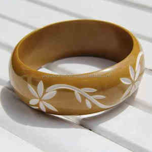 Elegantes brazaletes florales de resina a la moda | Brazaletes coloridos hechos a mano con acabado Premium para un estilo versátil | Calidad Premium - Product Image 1