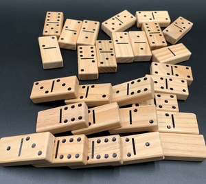 Juego de Dominó Doble Seis de Madera de Colores ILAHI, 28 Piezas, Ecológico, Tallado y Grabado, Diseño Antiguo, Caja Rectangular Alta de Madera - Product Image 3