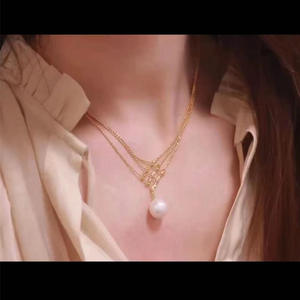 Collier de style rétro français plaqué or 14 carats, perle d'eau douce de haute qualité, tempérament simple, lumière intense, accessoire de cou de niche - Product Image 1