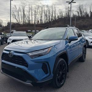 Toyota RAV4 2020 2021 2022 d'occasion en bon état, moteur turbo, sièges en cuir, transmission arrière avec régulateur de vitesse adaptatif, SUV de qualité supérieure - Product Image 2