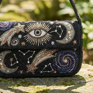 Sac à main perlé œil de protection céleste - Sac à bandoulière lune et étoile noir, or, argent et bleu - Sac artisanal Galaxie Mystique - Product Image 3