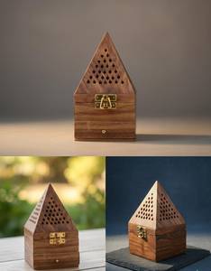 Brûleur à bakhoor en bois de style élégant avec un complexe motif en treillis de laiton pour une diffusion d'arômes raffinée dans les espaces spirituels - Product Image 3
