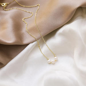 Collier pour femme Three Pearl Road en or 18 carats plaqué or véritable avec perle, chaîne claviculaire avec pendentif sourire - Product Image 4