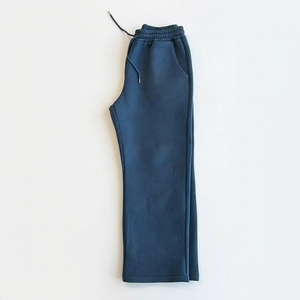 Sweat à capuche oversize court pour homme avec col montant structuré, épaules tombantes, manches larges et ourlet côtelé - Product Image 3