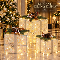 Ensemble de 3 boîtes cadeaux de Noël lumineuses avec filet crème et ruban argenté pour la décoration intérieure des fêtes