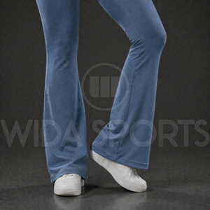 Ensemble de yoga premium pour femme : Leggings évasés taille haute et crop top à manches longues, respirant, extensible, séchage rapide, avec logo frontal, vêtements de fitness - Product Image 6