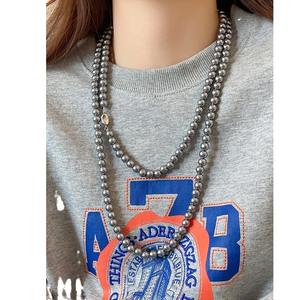 Collar de Perlas Grises Ligero de Lujo para Mujer, Versión Coreana, con Hebilla Larga de Lingote de Oro, Cadena de Alta Gama para Suéteres - Product Image 5