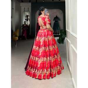 Atractivo Red Tussar Silk Lehenga Choli con Dupatta Impreso a mano Ropa tradicional china - Product Image 3
