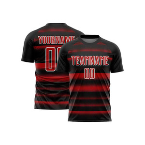 เสื้อฟุตบอลคุณภาพสูงแบบสปอร์ตสำหรับผู้ชาย แขนสั้น สีแดงดำ แห้งเร็ว ผลิตจากโพลีเอสเตอร์ 100% พิมพ์ลายด้วยเทคนิค Heat-Transfer - Product Image 5