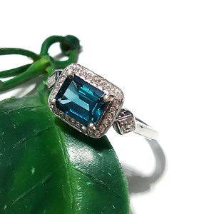 Anillo de Cóctel con Topacio Azul Corte Esmeralda para Mujer, Plata de Ley 925, Anillo de Compromiso y Boda, Regalo para Chicas y Mujeres, Plata KGN - Product Image 3