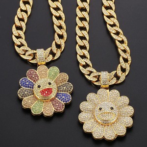Collier chaîne unisexe plaqué or avec pendentif fleur et pierres Moissanite, idéal pour le quotidien ou les fêtes - Product Image 2