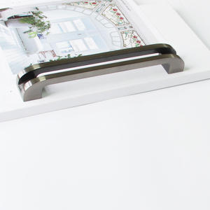 Precio al por mayor: Tirador moderno curvo de aleación de zinc para muebles, herrajes para gabinetes de cocina, baño y armarios. - Product Image 4