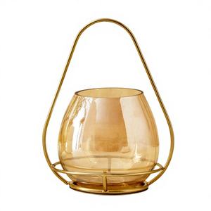 Portavelas de Cristal Ámbar Moderno con Asa de Metal Dorado, Ecológico, Sin Plomo, Hecho a Mano, Decorativo para Navidad y Pascua - Product Image 1