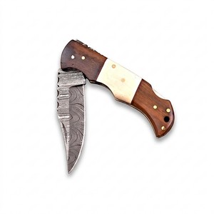 Couteau pliant en acier Damas forgé à la main, manche en bois et os, lame dentelée, vente en gros, OEM, couteau de chasse personnalisé, fabricant - Product Image 1
