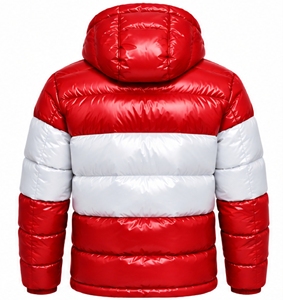 Chaqueta acolchada con capucha para hombre, en bloques de color rojo y blanco, abrigo grueso de invierno con cremallera, ropa deportiva exterior. - Product Image 2