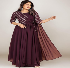 Vestido largo plisado en forma de A, color vino, con adornos de lentejuelas, disponible a precios de mayorista para fiestas. - Product Image 1