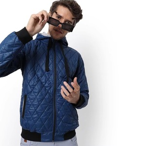 Veste matelassée confortable pour homme avec intérieur douillet et tissu extérieur hydrofuge pour les voyages d'hiver - Product Image 3