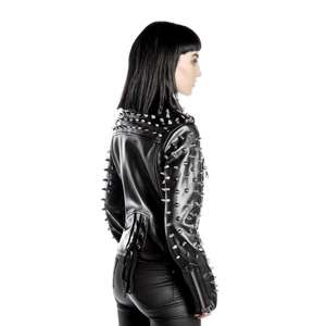 Veste noire pour femmes, faite à la main, multi-cloutée, à manches longues, en cuir de vachette, style punk, avec rivets. - Product Image 6