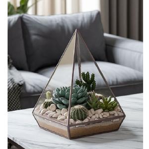 Terrario de Vidrio Acanalado de Cobre Hecho a Mano, Contenedor de Vidrio Geométrico con Forma de Casa - Product Image 5