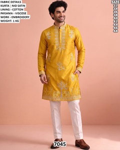 Kurta Amarilla de Satén Nio para Hombre con Bordado, Corte Regular, Largo hasta el Tobillo, Ropa Tradicional para Bodas 7045 - Product Image 1