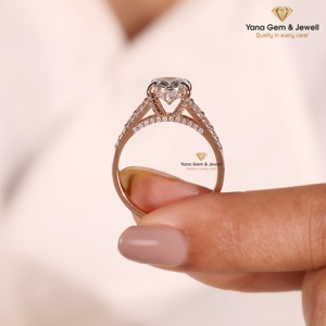 Bague de créateur haut de gamme en or rose massif 14 carats, diamant de laboratoire CVD certifié IGI, pureté VVS2, couleur F, 3,00 carats, taille ovale premium - Product Image 4